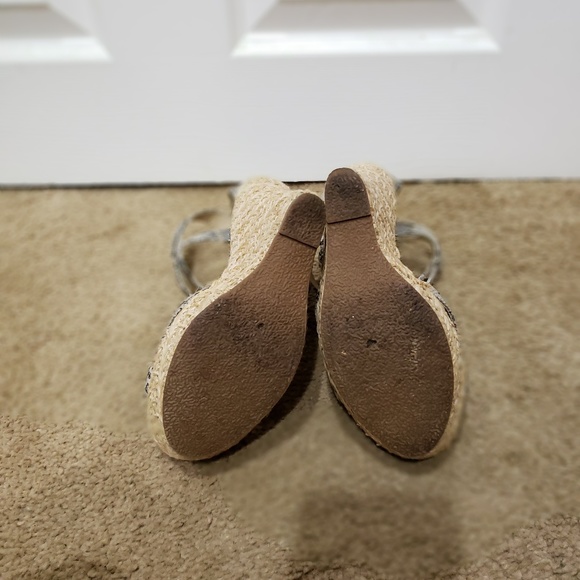 Sandles - Picture 2 of 3